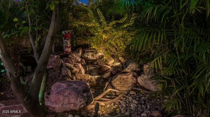 large-019a31f0-0daa-7156-ad92-fd3ad46410