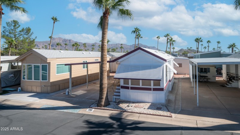 Golden Vista 196 outside