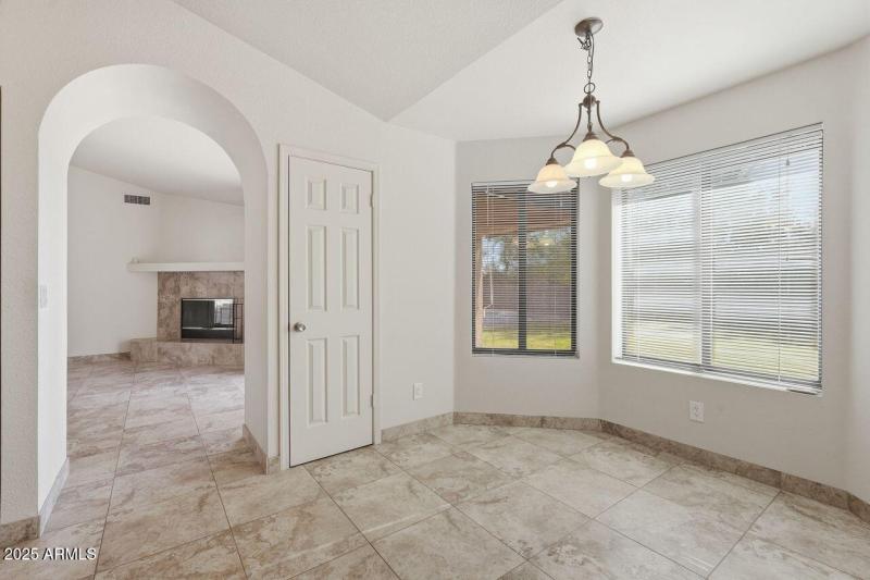 Breakfast room to living area