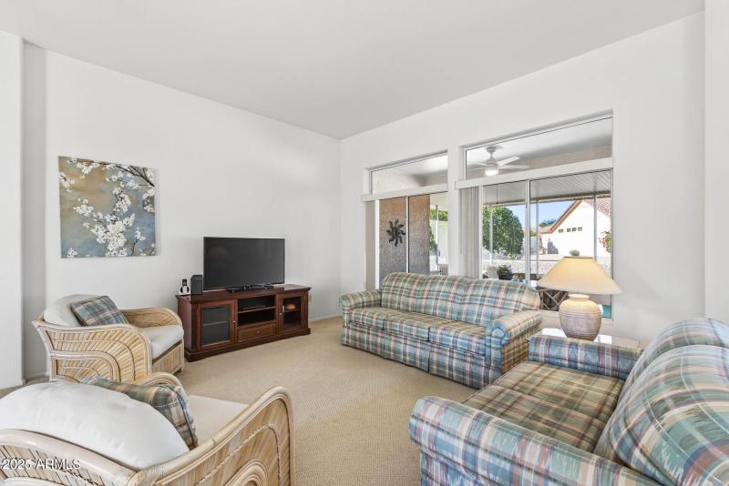 Living towards Patio