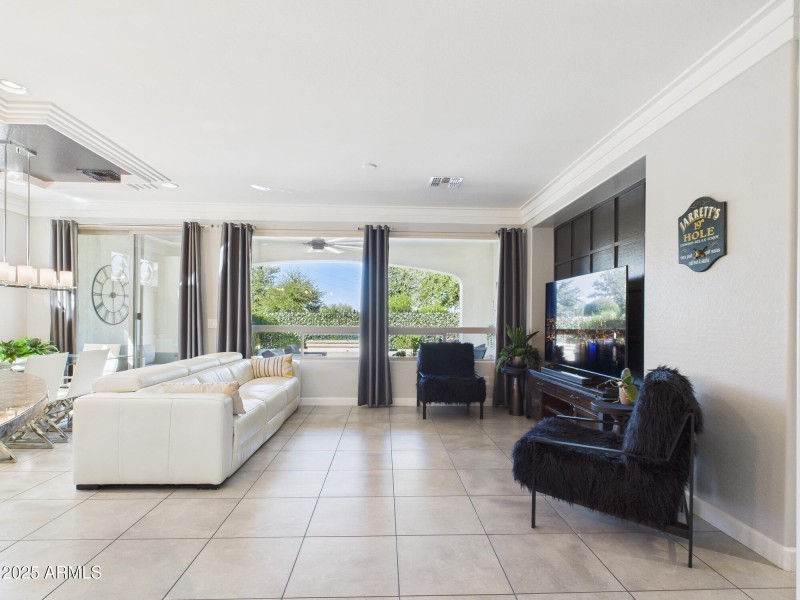 CAM03379G0-PR0159-STILL017