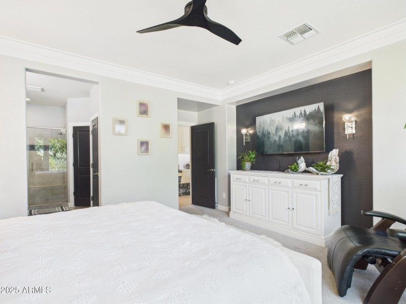 CAM03379G0-PR0159-STILL024