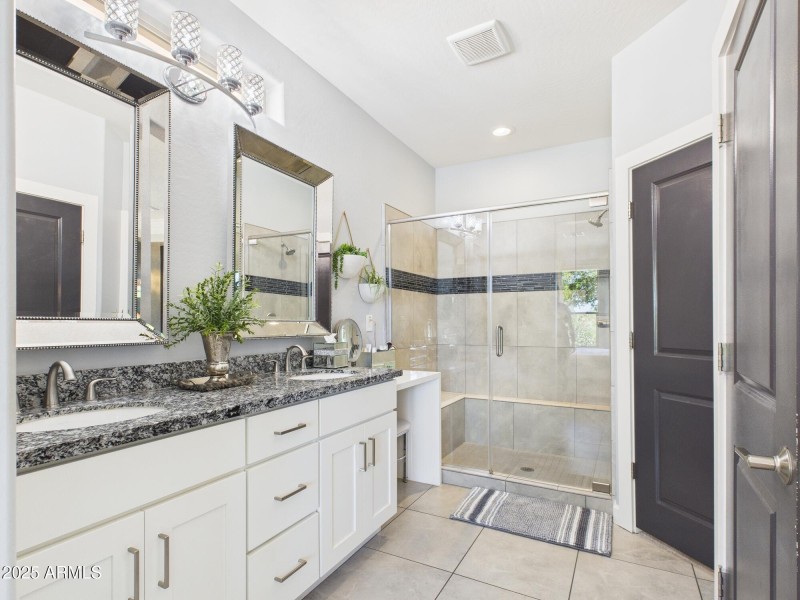 CAM03379G0-PR0159-STILL025