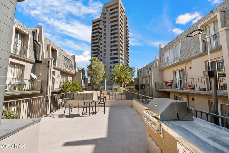 Community deck w BBQ grill