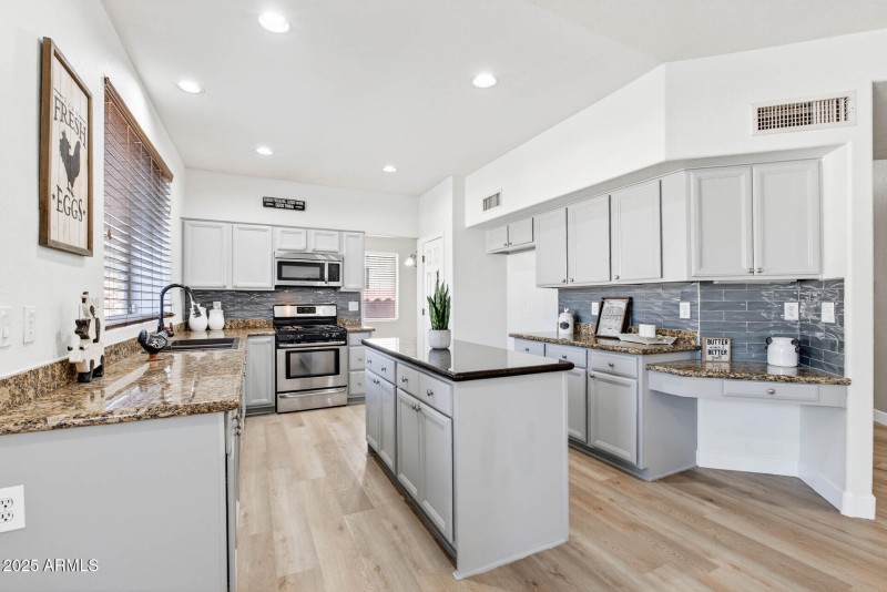 22_11530_W_Palm_Brook22_mls