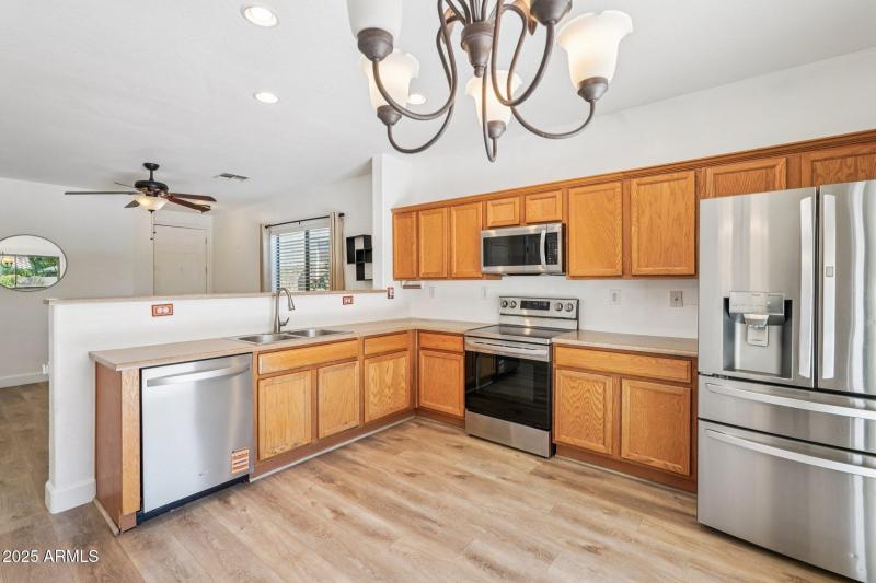 15-web-or-mls-W Kuralt Dr-S3010-015