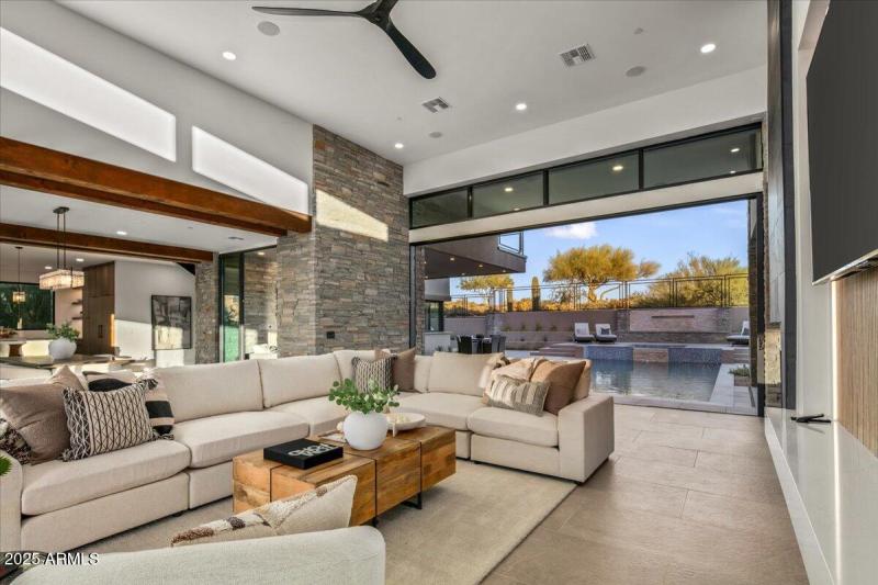 046-Living Room Views