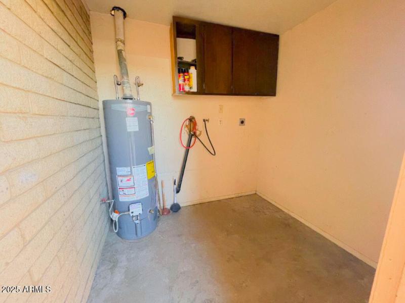 laundry hook up-storage