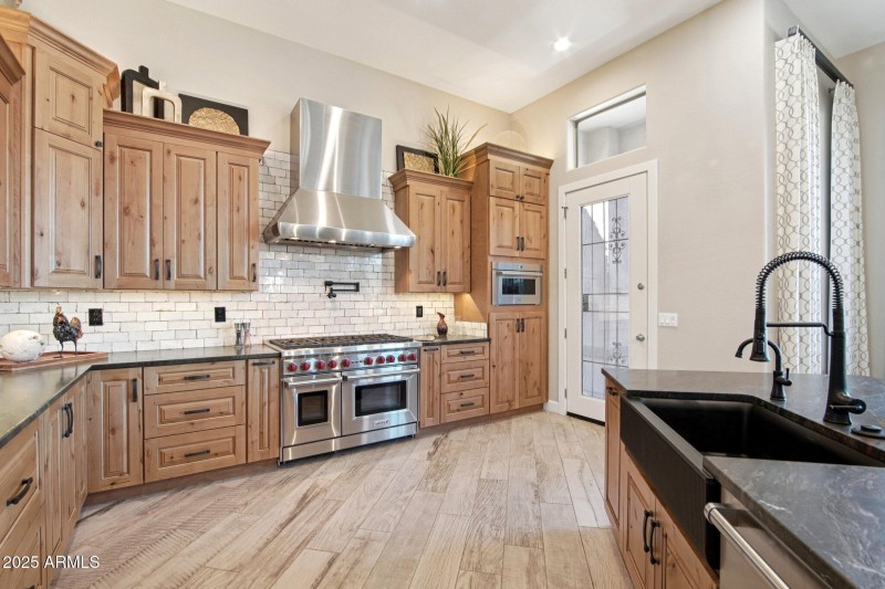 16-web-or-mls-W Molly Ln-S2910-016