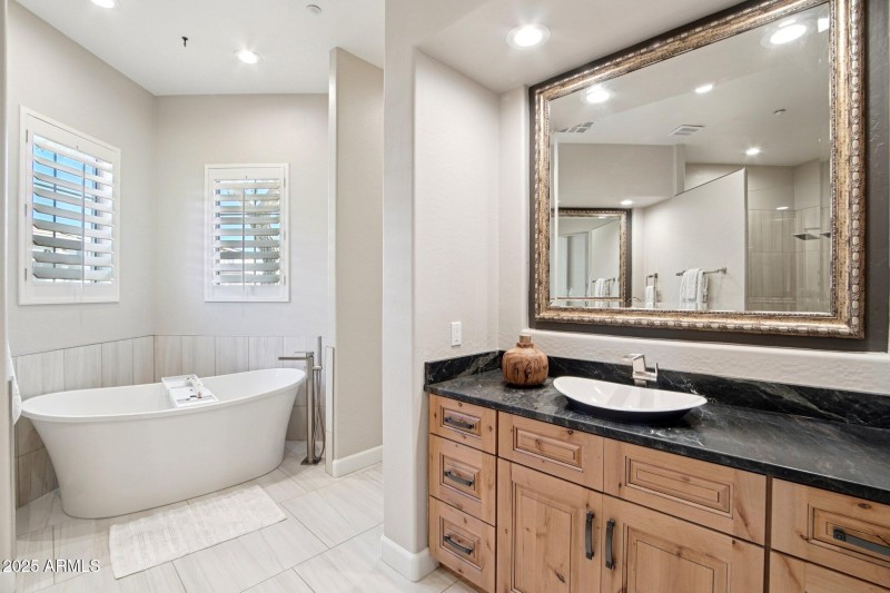 37-web-or-mls-W Molly Ln-S2910-037