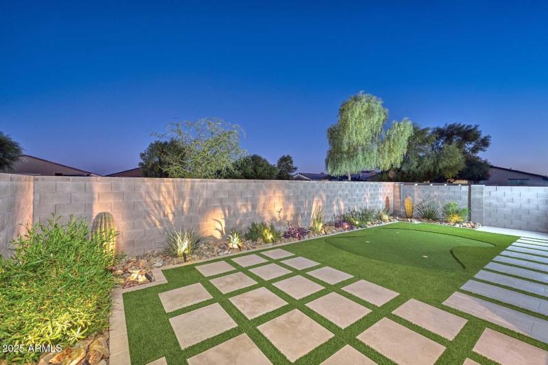 Night-Backyard-Putting Green