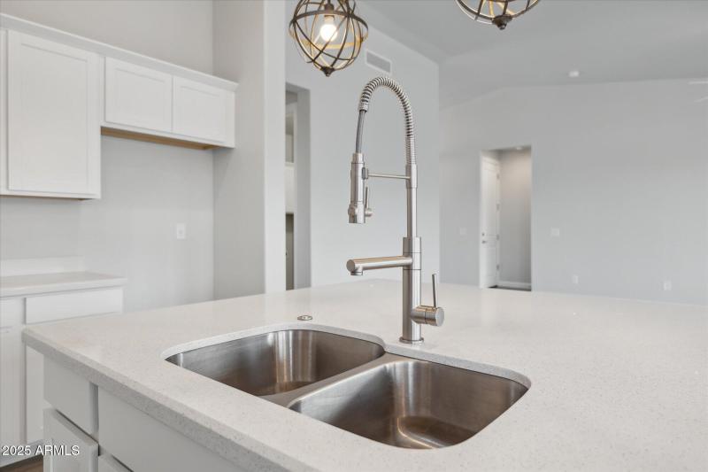 1,658 Kitchen 9 - 192