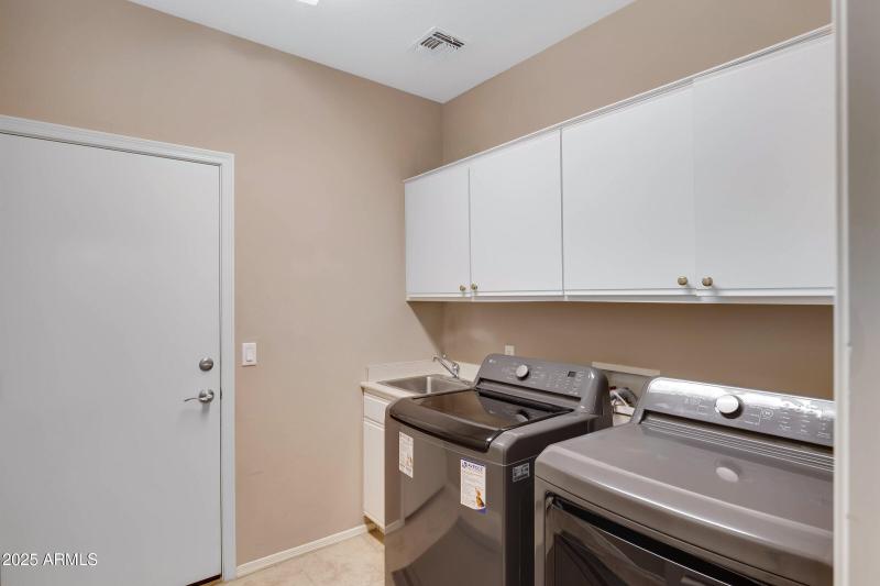 9831 E Lompoc Ave-32