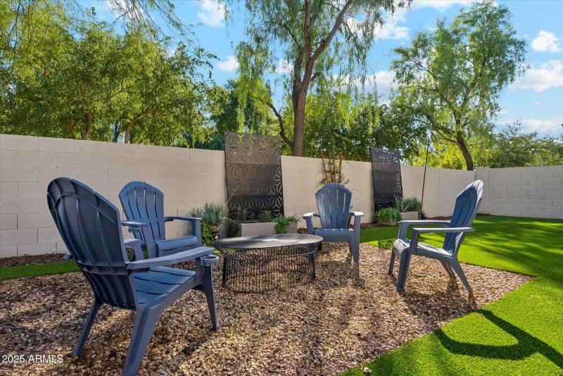 Outdoor Firepit area