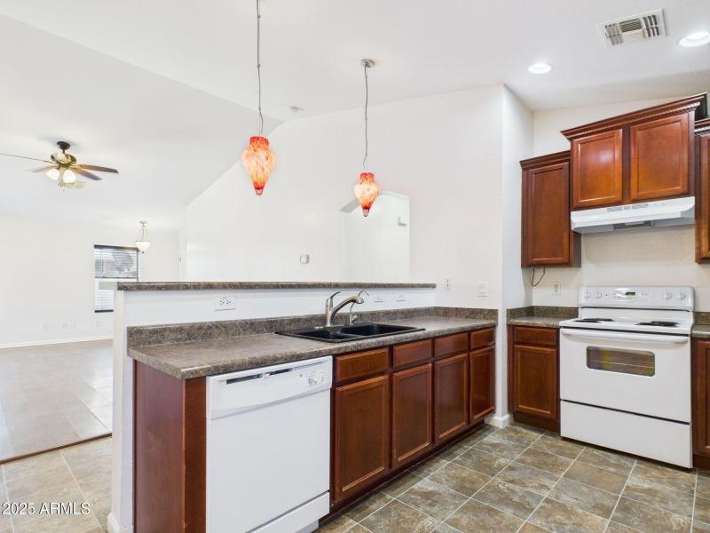 7-web-or-mls-CAM03379G0-PR0158-STILL007