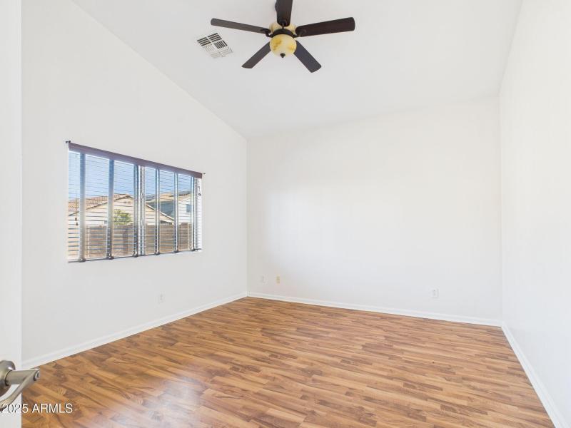 15-web-or-mls-CAM03379G0-PR0158-STILL015