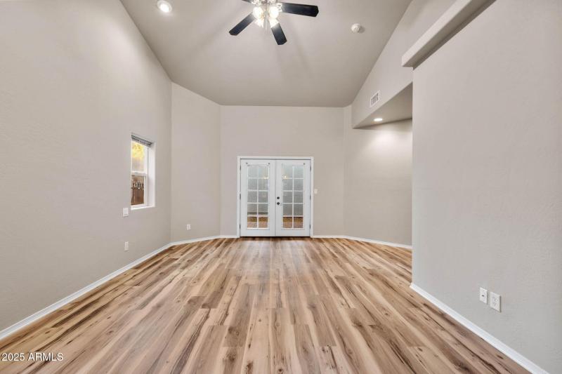 22-Primary Bedroom (3)