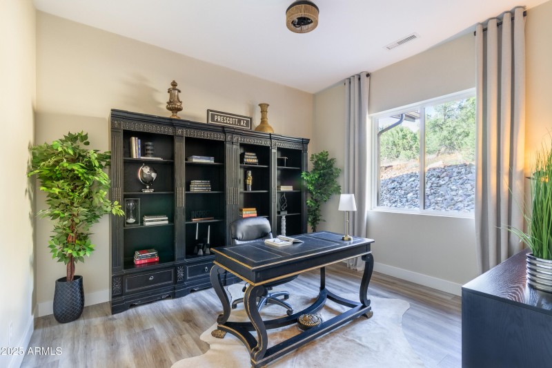 Interior 1580 Southview-10