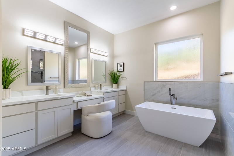 Interior 1580 Southview-14