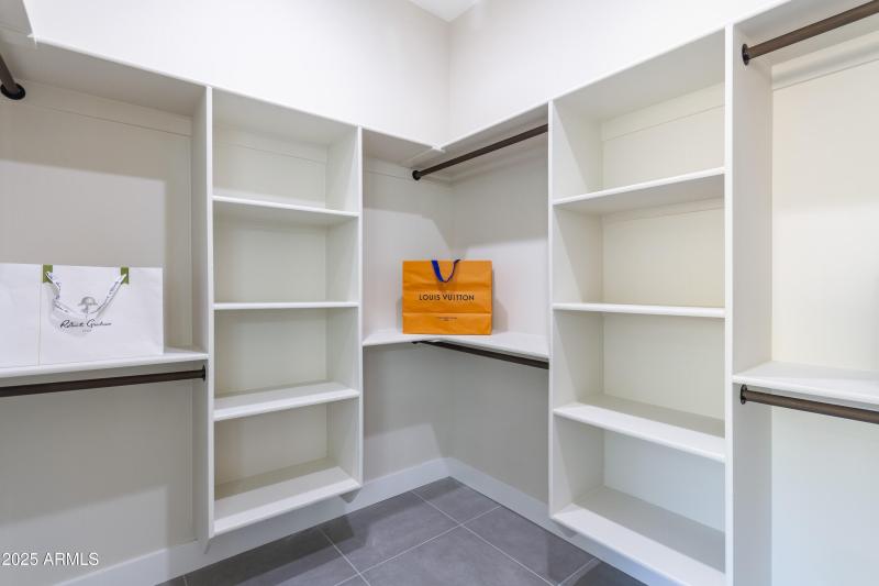 Interior 1580 Southview-16