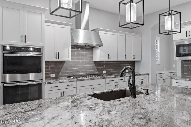 20947 W Mariposa St-17