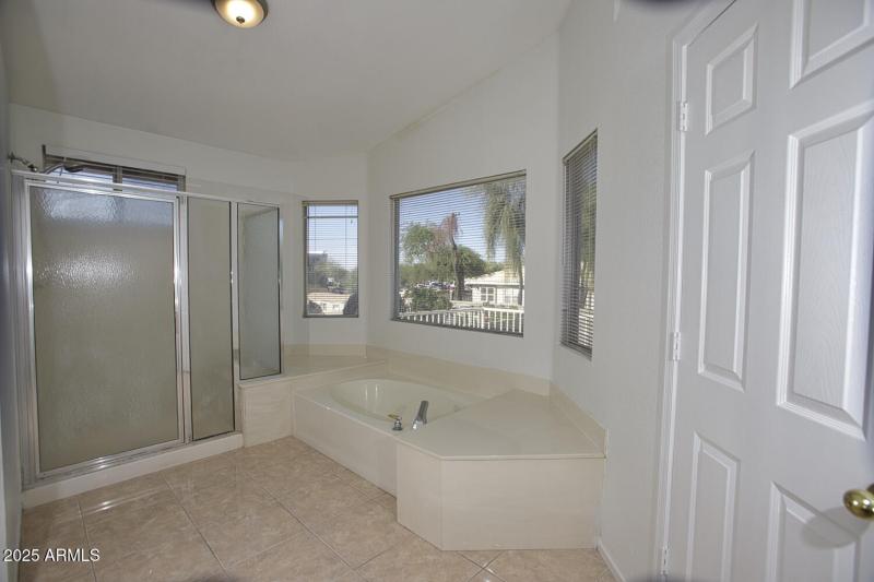 MB--With tub and shower