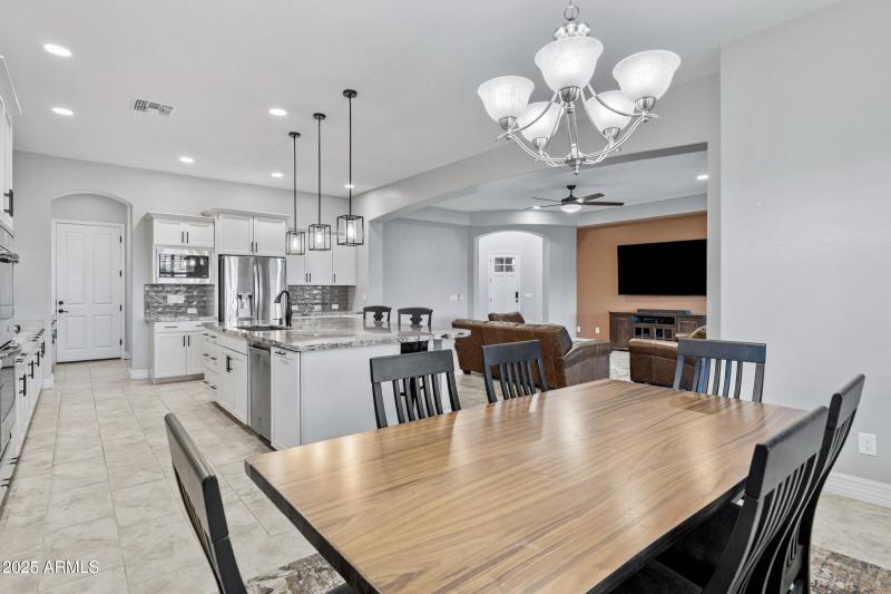 20947 W Mariposa St-21