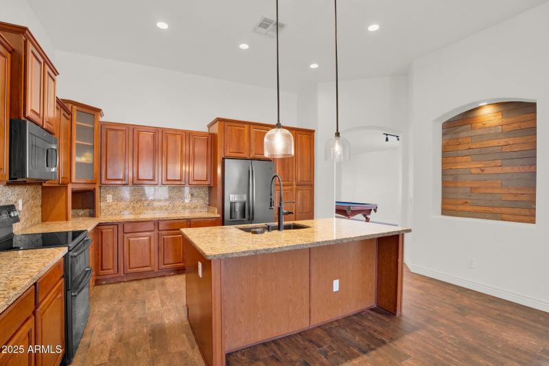 9-web-or-mls-7431 E Norwood St-9