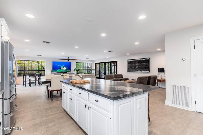 2712 E Mountain View Rd - 15