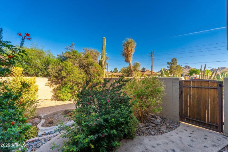 2712 E Mountain View Rd - 05