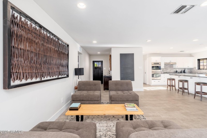 2712 E Mountain View Rd - 08