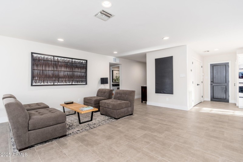 2712 E Mountain View Rd - 07