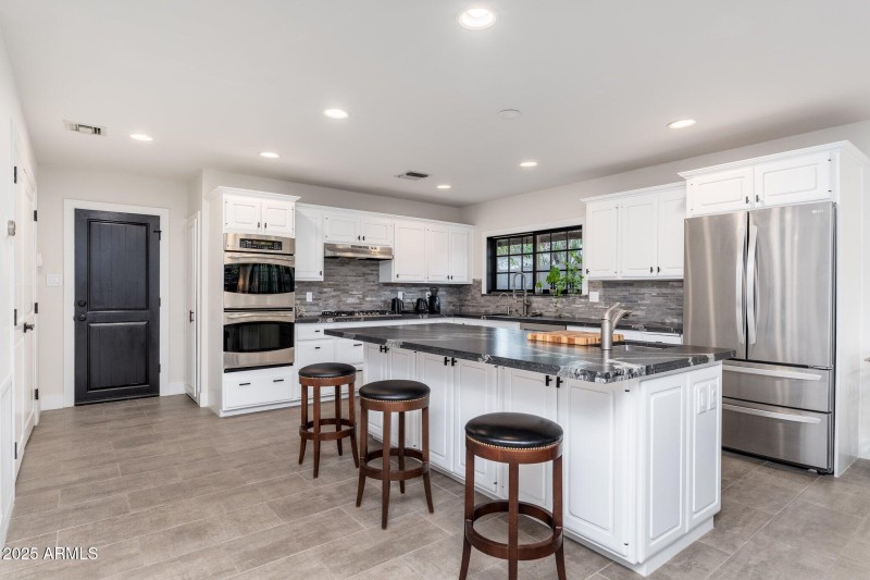 2712 E Mountain View Rd - 10