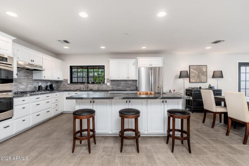 2712 E Mountain View Rd - 11