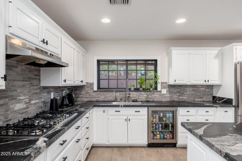 2712 E Mountain View Rd - 13