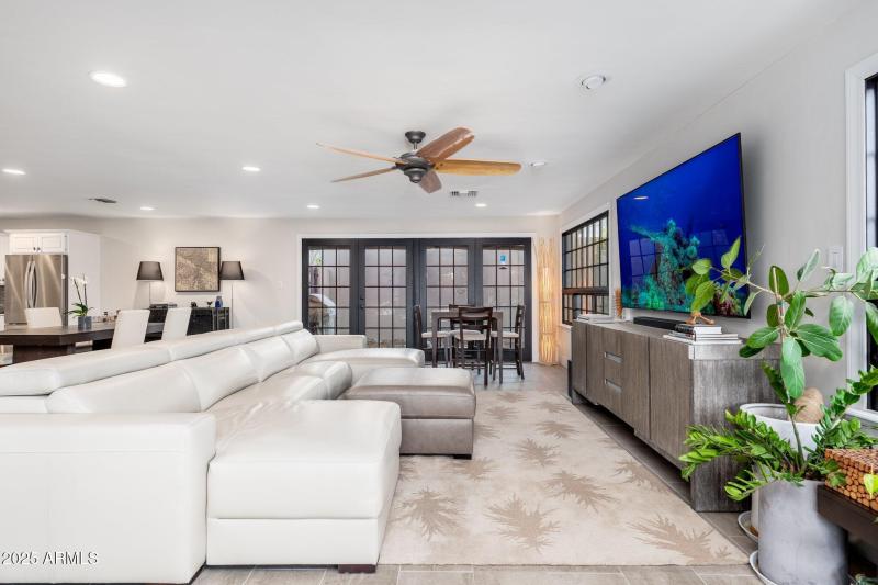 2712 E Mountain View Rd - 20