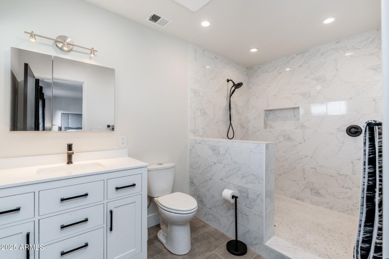 2712 E Mountain View Rd - 26