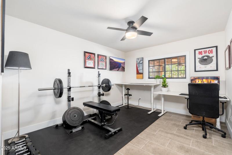 2712 E Mountain View Rd - 28