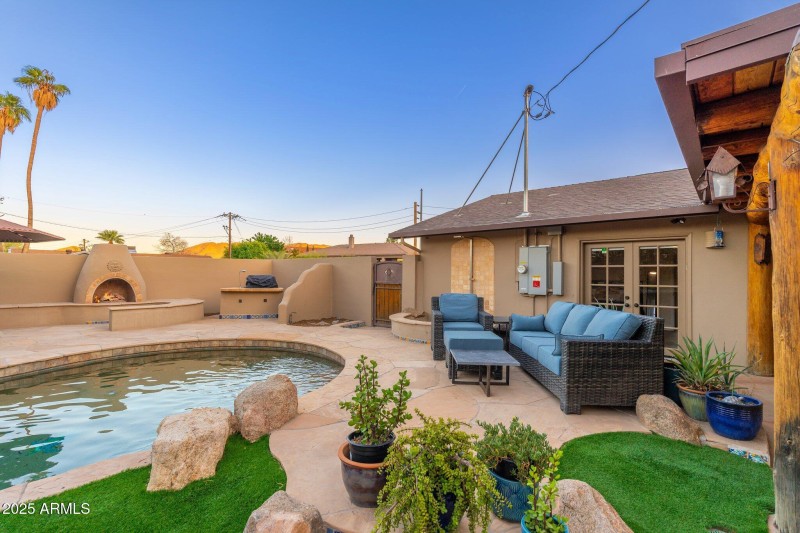 2712 E Mountain View Rd - 35