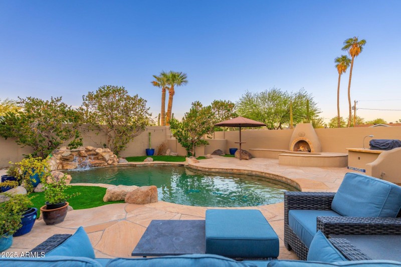 2712 E Mountain View Rd - 36