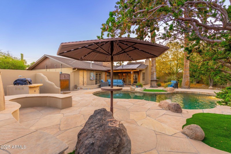 2712 E Mountain View Rd - 42