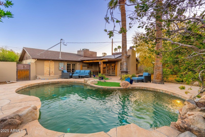 2712 E Mountain View Rd - 43