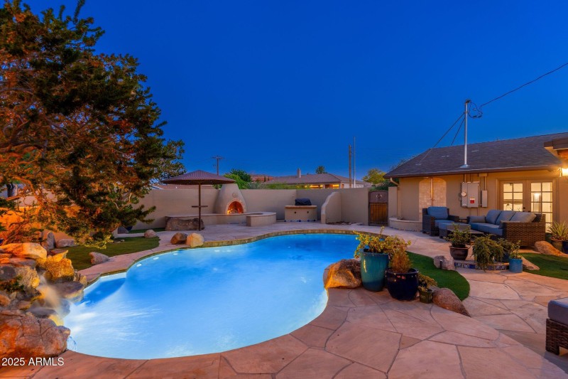 2712 E Mountain View Rd - 50