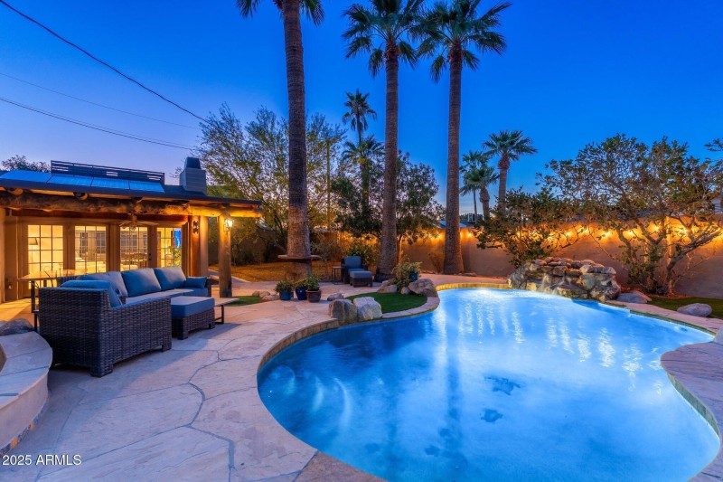 2712 E Mountain View Rd - 51