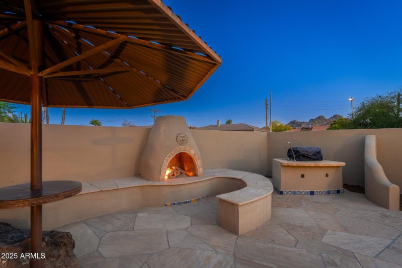 2712 E Mountain View Rd - 53