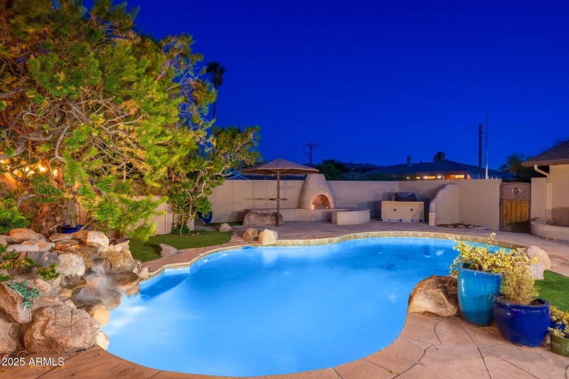 2712 E Mountain View Rd - 56