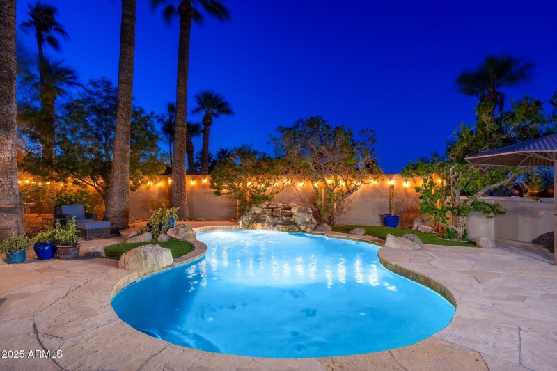 2712 E Mountain View Rd - 57