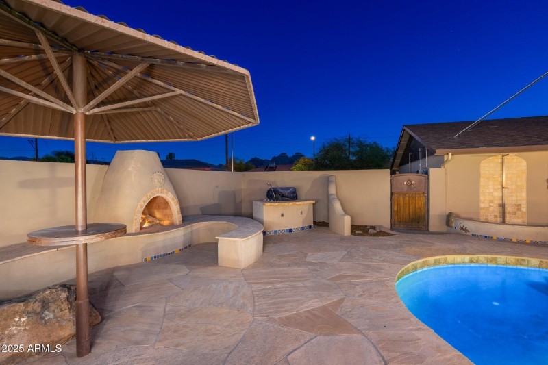 2712 E Mountain View Rd - 60