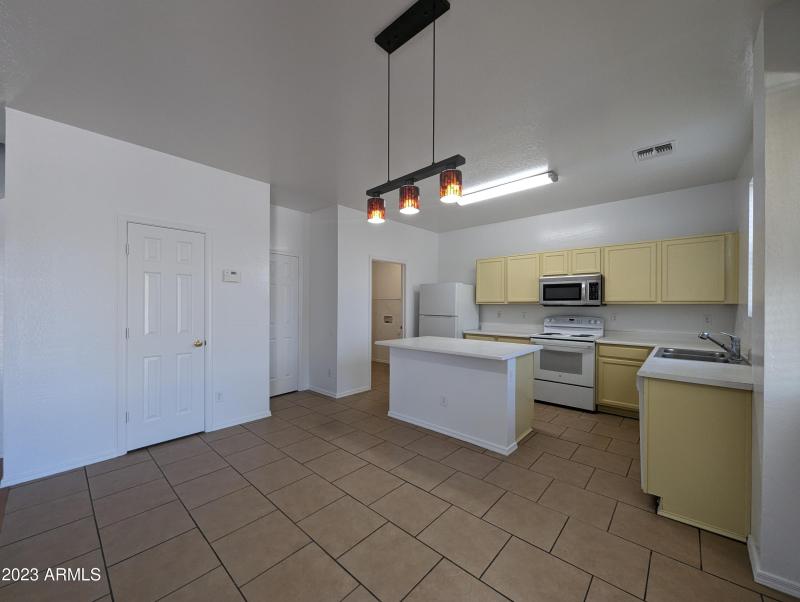 3330 W SAINT ANNE AVE