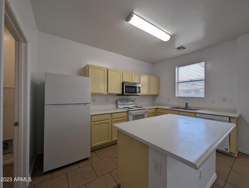 3330 W SAINT ANNE AVE